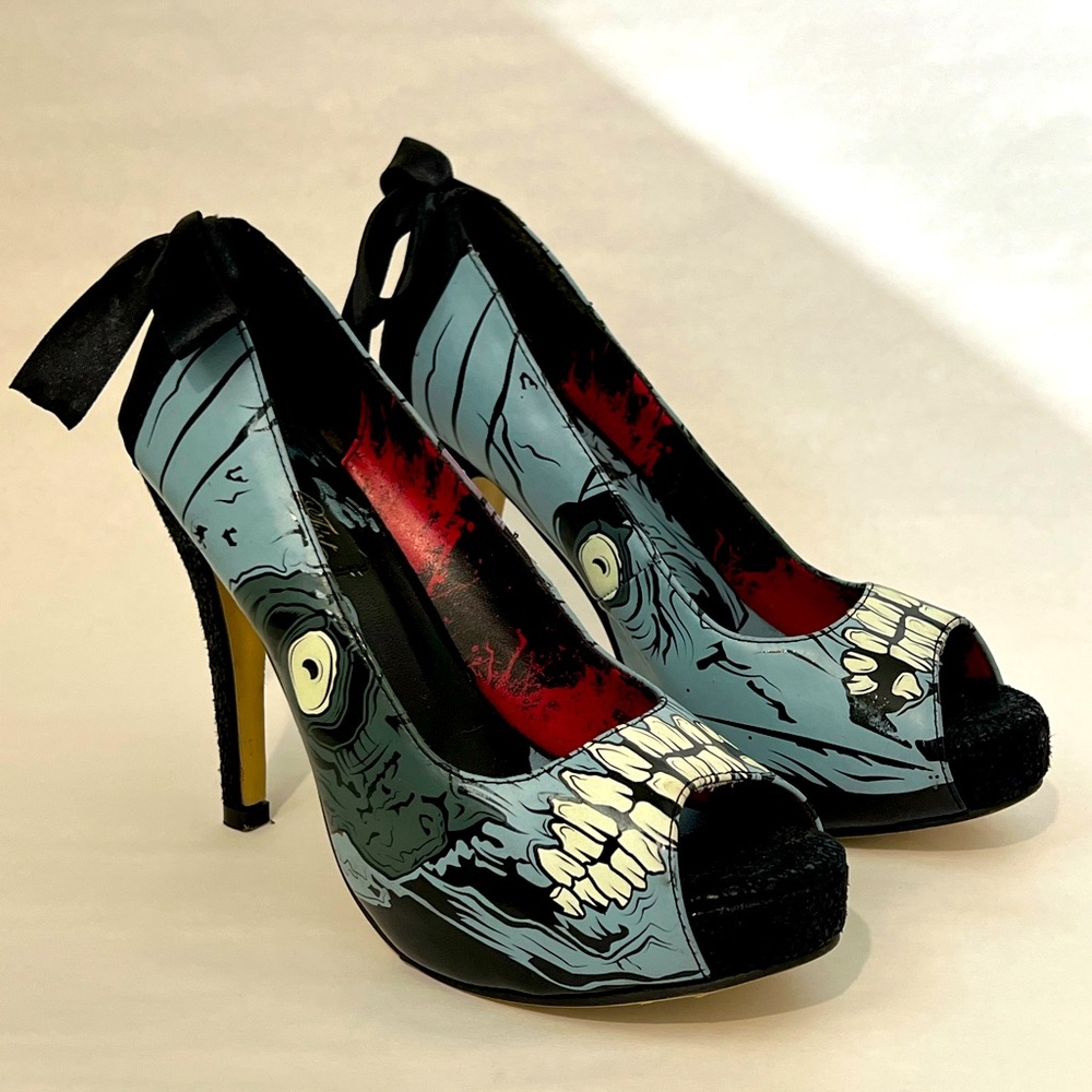 Iron Fist - Sz. 7 ‘Zombie’ platform peep toe pump heels.